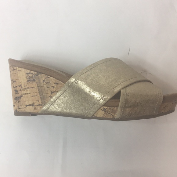 Style & Co Jileep Gold Wedge Sandals NIB - Picture 5 of 7